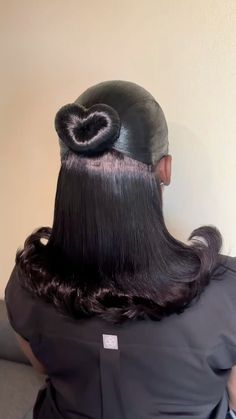 Quick Weave Middle Part Leave Out, Sleek Ponytail Weave, Quick Weave Curly, Black Bridesmaids Hairstyles, Jr Bridesmaid, Hair Styles Ideas, Pink Paradise