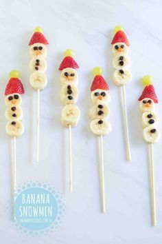 banana snowmen are made to look like santa claus on the lollipop sticks