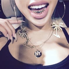 Pinterest//marianaStyler Instagram//mariana_villaloboss Gold Slugs, Grillz Teeth, Gold Grill, Smile For Me, Gold Grillz, Swag Era, Gold Everything, 2013 Swag Era