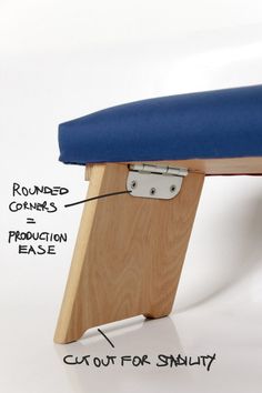 a wooden bench with blue cushioning and instructions on how to use the seat pad