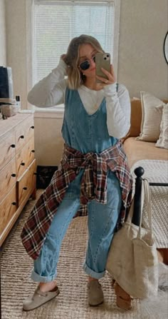 Fall Nanny Outfit, Cute Country Mom Outfits, Jr High Teacher Outfits, Cute Photographer Outfits, Trendy Mom Aesthetic, Trendy Outfits For Hairstylists, Spring Date Outfit Casual, 57 Degree Weather Outfit Fall, Crunchy Mom Aesthetic Clothes