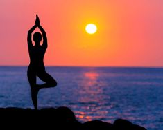 Why you must practice the yogic technique Surya Namaskar everyday? Yoga Vidya, Asana Yoga, Arte Yoga, Quotes Whatsapp, Surya Namaskar, Yoga Kurse, Yoga Online, Yoga Video