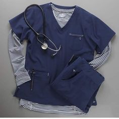 Medical Student Outfit, College Student Outfits, Nurse Job, Medical Scrubs Fashion, Medical Scrubs Outfit, Nurse Inspiration, Doctor Outfit, Cute Scrubs, Scrubs Outfit