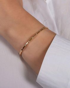 14k gold and diamond breslet design Gold Bracelet Simple, Gold Bangles For Women, Diamond Bracelet Design, Modern Gold Jewelry, Jewelry Bracelets Gold, Gold Rings Fashion, Bangles Jewelry Designs, Gold Fashion Necklace, Gold Jewelry Simple