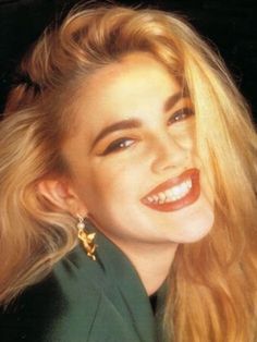 Lipstick 90s, 1990s Hair, Brow Goals, Fashion 1990s, 90s Hair, Natural Eyebrows