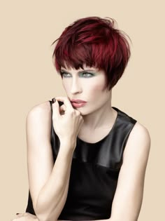 Love the color and the cut. Blonde Pixie Cuts, Edgy Haircuts, Short Hair Older Women, Hair Wear, Organic Hair, Diane Kruger, Michelle Williams, Trendy Hair Color, Red Hair Color