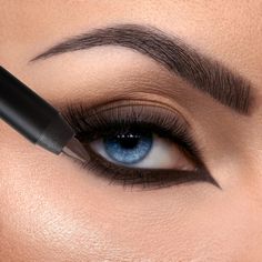 PRICES MAY VARY. FROM EVERYDAY LOOKS TO GIRLS’ NIGHT OUT GLAM: Subtle smokescreen or sultry siren? No matter what look you’re trying to achieve, this waterproof eyeliner has you covered! With our waterproof formula, this rust eyeliner is essential to wear for emotional welcomes and teary goodbyes. LONG-LASTING 12 HOUR WEAR: Whether you’ve spent 5 or 30 minutes perfecting your look, this smudge-proof eyeliner stays put all day long. Thanks to our non-traditional creamy formula, you can enjoy 12 h Dark Smokey Eye Makeup Winged Liner, Small Brown Winged Eyeliner, Brown Smokey Eye With Winged Liner, Brown Smokey Winged Liner, How To Do A Small Cat Eye Winged Liner, Best Black Eyeliner, Best Drugstore Eyeliner, Brown Eyeliner Pencil, Smudge Proof Eyeliner