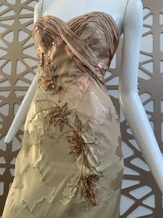 1990s Michael Casey Silk Ombre Botanical-Patterned Strapless Gown W/ Train For Sale at 1stDibs Strapless Gown, Botanical Pattern, Silk Chiffon, Bodice, Victorian Dress, Evening Dresses, Vintage Outfits, Chiffon, Prom