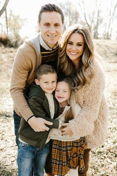 Our Family Photos | KBStyled Fireplace Photoshoot, Poses Christmas, Card Outfit, Photoshoot Clothes, Portrait Outfits, Winter Family Pictures, Family Photo Outfits Winter, Photoshoot Winter, Cute Family Photos