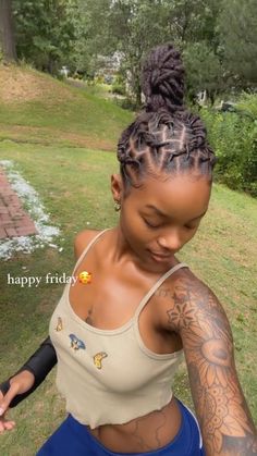 Women Lock Styles, Baddie With Dreads, Pretty Loc Hairstyles, Back To School Loc Styles, Non Retwist Loc Styles, Locs Hairstyles For School, Twist Locks Hairstyles, Locs Hairstyles For Women Natural Hair