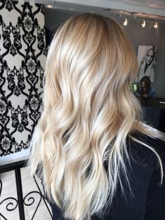 Blonde balayage Black Hair Hairstyles, Medium Blonde Hair, Ash Blonde Balayage, Blond Balayage, Luxy Hair, Balayage Blonde, Halo Hair Extensions, Halo Hair, Ash Blonde Hair