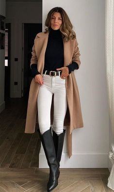 Casual Chic Outfit Women, White Leather Top Outfit, Elegant Equestrian Style, Country Elegant Outfit, Amazing Outfits Woman, White In Fall Outfit, Casual Chic Thanksgiving Outfit, White Dress With Boots Outfit, European Fall Style