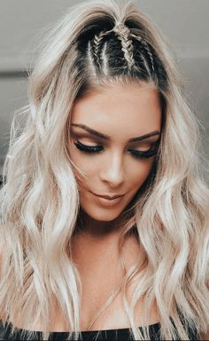 Coachella Hair, Side Braid Hairstyles, Peinados Fáciles Para Cabello Corto, Penteado Cabelo Curto, Braided Hairstyles Easy, Quick Hairstyles, Box Braids Hairstyles, Homecoming Hairstyles, Hairstyles Haircuts