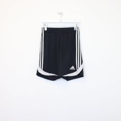 SKU - BD1844  Vintage Adidas shorts in black and white. Best fits M DETAILS: ▫️ Front logo ▫️ Drawstrings   👕 Fits like a ~ M ▫️ Label states ~ M ▫️ Waist ~ 26" ▫️ Inside length ~ 7.5"  ▫️ Outside length ~ 17" Waist measurement is taken without stretching.   👇 If any defect is found and it is not included in the provided photos, it will be listed below. ▫️    🧺 All items are professionally washed and ironed before photos are taken and then sold.    ✅ If the item is listed, it is available Short Adidas, Adidas Vintage, Adidas Shorts, Waist Measurement, Vintage Adidas, Sport Fitness, Stretching, Favorite Outfit, Art Collection