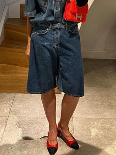 Micro-Elasticity Loose Urban Denim Plain Denim Shorts Denim Shorts Styling, Bermuda Outfits, Bermuda Shorts Outfit Street Styles, Urban Summer Outfits, Denim Bermuda Shorts Outfit, Loose Shorts Outfit, Bermuda Shorts Outfit, Denim Shorts Style, Colour Blocking Fashion