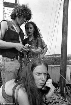 Unseen Woodstock photos recall an era of peace, love and hippies camped out on a dairy farm 1969 Woodstock, Woodstock Photos, Woodstock Hippies, Peace Music, Woodstock Music, Woodstock 1969, Colonial Farmhouse, Boho Chique, Woodstock Festival