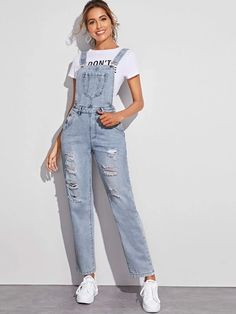 Cute Overall Outfits, Denim Jumpsuit Outfit, Ripped Denim Overalls, Jumper Outfits, Dungaree Outfit, Overall Outfit