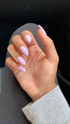 Lilac Nail Inspiration, Pretty Spring Nails 2023, Almond Nails Acrylic Short, Almond Acrylic Nails Lilac, Feminine Dip Nails, Solid Light Color Nails, Classy Vacay Nails, Lilac Gel Nails Almond, Sns Lavender Nails