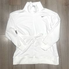 Nike White Dri Fit Top Brand New!!!!!! Chandas Nike, Nike White Top For Loungewear, Nike White Tops For Loungewear, Nike Hoodies For Women White, Cheap Navy Nike Tops, Nike Hoodies White, Affordable Navy Nike Tops, Cute White Nike Top, Nike Hoodie White