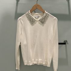 Beautiful White Sweater With Jewel Collar Blouse With Pearls, Sweater Collar, Jeweled Collar, Embellished Collar, Collar Sweater, White Sweater, Sweater Blouse, White Sweaters, Colorful Sweaters