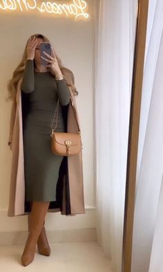 Chic Fall Outfits Classy, Female Lawyer Fashion, Girls Western Dresses, Female Lawyer, Lawyer Fashion, Lawyer Outfit, Elegant Outfit Classy, Winter Fashion Outfits Casual, Classy Work Outfits