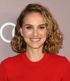 Natalie Portman Curly Hair, Natalie Portman Hair, Make Your Hair Thicker, Celebrity Hairstylist, Going Blonde, Wavy Lob, Hair Growth Supplement, Thicker Hair, Wavy Bobs