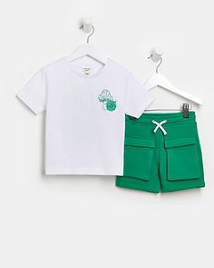 Latest Boys Fashion, Fashion For Boys, Outfit Short, 2 Piece Outfit, Tshirt Pattern, Print Shorts, Boys Fashion, Boys Clothes, T Shirt And Shorts