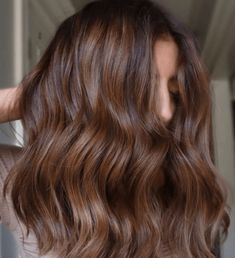 Chestnut Brown Hair With Auburn Highlights, Milky Chocolate Brown Hair, Natural Chocolate Hair, Chocolate Caramel Brown Hair, Cool Caramel Hair, Chestnut Chocolate Brown Hair, Peanut Butter Brunette, Single Process Hair Color Light Brown, Hazelnut Hair Color Brown Balayage