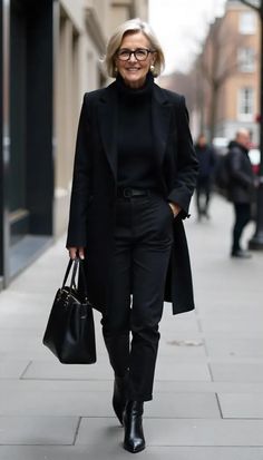 Fall Outfits for 70-Year-Old Women: Cozy and Chic 50 And Older Fashion, Age 50 Fashion, Grandpa Core Aesthetic Women, Creative Fashion Outfits, 2025 Styles For Women, Older Black Women Fashion, 40 Years Old Women Outfits, Middle Aged Woman Style, Linda Wright Style 2024