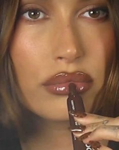 Golden Brunette, Brown Lipstick, Make Up Inspo, Espresso Martini, Brown Aesthetic, Lip Tint, Beauty Secrets, Makeup Inspo