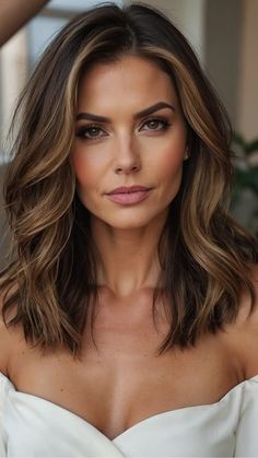 Haircuts For Medium Length Hair Layers, Long Hairstyles With Long Layers, Haircut For Moms, Medium Length Haircut For Long Face, Low Maintenance Shoulder Length Haircut, Shoulder Length Hair With Long Layers, 90s Layered Hair Medium, Long Shoulder Length Hair, Brunette Long Bob