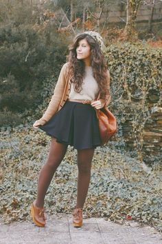 Busy Outfits, Neutral Backgrounds, Outfits Alternative, Rok Outfit, Peplum Tops, Tumblr Outfits, Winter Skirt, Outfits Winter, A Skirt