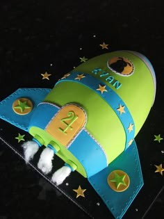 a cake made to look like a rocket ship with stars on the bottom and sides