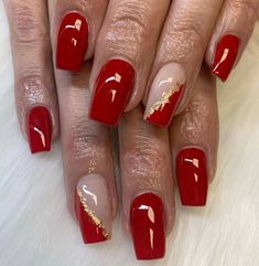 Short Red Nails, Red Nail Art Designs, Red And Gold Nails, Red Gel Nails, Bright Red Nails, Gold Acrylic Nails, Red Nail Art, Red Acrylic Nails, Red Nail Designs