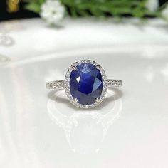 Vintage Sterling Silver Natural Blue Sapphire & White Topaz Ring....Marked 925... Size 7..Total of weights 3.4grams....Measure of Face 12.2MM...Measure of Sapphire 10 c 8MM 2.54ctw...It's in very good condition.