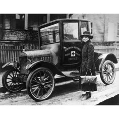 Red Cross Nurse and Car 1916. Na Red Cross Nurse With A Model T Ford In Bridgeton Massachusetts. Photograph 1916. Image 1 First Aid Station, Language Facts, Red Cross Nurse, New Haven Connecticut, American Red Cross, Public Service, Red Cross