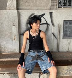 Mens Outfits Y2k, Y2k Shorts Men, Japanese Y2k Fashion Men, 2000s Male Fashion, Y2k Outfits Boys, Male Y2k, Y2k Shorts Outfit, Y2k Outfits Men, 2000s Japanese Fashion