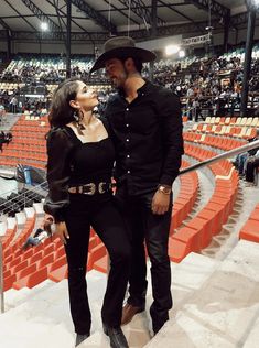 Banda Outfit Mexican Concert, Vaquero Couple, Outfit Pareja, Rancho Outfits, Vaquera Outfit Mexican, Rodeo Couples, Houston Rodeo Outfit, Cowgirl Fits, Carin Leon