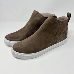 New Un-Used. Retail Price $80. Women's Skyla Bay Chelsea Boots Size 8 In Olive Suede. Slip-on Suede Boots With Heel Pull Tab, Timberland Leather Low-top Boots, Timberland Low-top Casual Boots, Casual Timberland Ankle Boots, Casual Low-top Timberland Boots, Timberland Suede High-top Boots, Timberland High-top Suede Boots, Casual Timberland Boots For Fall, Timberland Low-top Boots With Rubber Sole