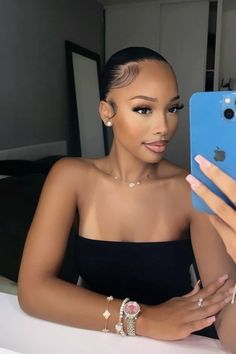 Mirror Selfie Black Women, Makeup For Black Skin, Brown Skin Makeup, Cute Makeup Looks, Face Beat, Soft Makeup, Dark Skin Makeup, Makeup Obsession, Face Card