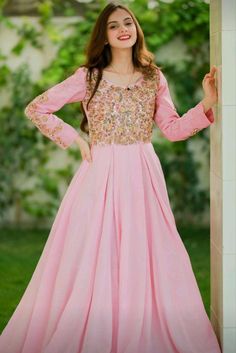 Mahnoor Sheikh, Wedding Tops, Long Skirt Top Designs, Happy Independence Day Pakistan, Lehenga For Women, Long Skirt And Top, Desi Wedding Dresses, Fashion Shoes Sandals, Long Dress Design