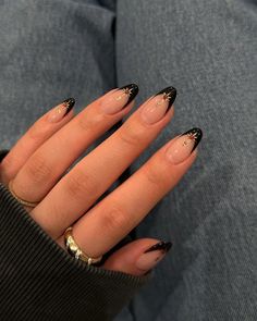 Almond Nails With Black Design, Black French Tip Nails With Gold, French Manicure With Black Tips, Black French Nail Designs, Black Nails French Tip, Black Nails Design Ideas, Black And Gold Nail Art, Christmas Nails Black, Black Sparkle Nails