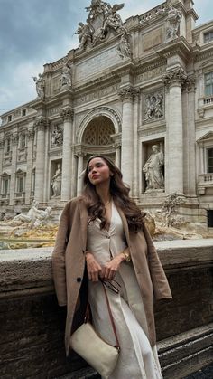 #roma #fontanadetrevi #europe #outfit #ootd #europa #picideas Outfits Rome Winter, Rome In February Outfits, November Europe Outfits, Rome Aesthetic Outfit Winter, November Italy Outfits, Rome Photo Ideas Winter, Venice Winter Outfit, Rome Pics Ideas, Italy November Outfits