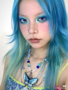 #blue #asianstreetstyle #makeup Water Look Makeup, Alt Makeup Colorful, Jellyfish Eye Makeup, Blue And Orange Eye Makeup, Intricate Makeup Looks, Ocean Eye Makeup, Ocean Themed Makeup, Ocean Inspired Makeup, Cool Make Up Looks