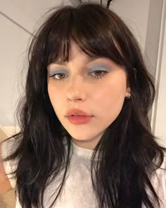 Smink Inspiration, Blue Eyeshadow, Grunge Hair, Dream Hair, Makeup Eyeliner, Pretty Makeup, Artistry Makeup, Cute Makeup, Aesthetic Makeup