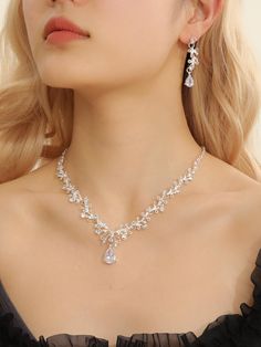 White  Collar     Embellished   Women's Fashion Jewelry Prom Necklaces, Neck Pieces Jewelry, Rhinestone Jewelry Set, Fancy Watches, Fancy Jewelry Necklace, Pretty Jewelry Necklaces, Fancy Jewellery Designs, Fancy Necklace, Prom Jewelry