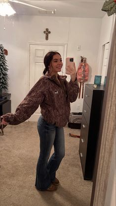 Cute Outfits Short Hair, Edgy Rodeo Outfit, Ariat Vest Outfits For Women, Green Top Outfit Fall, Country Cozy Outfits, Bf Outfits Casual, Winter Takuachita Outfits, Country Life Outfits, Western Carhartt Outfit