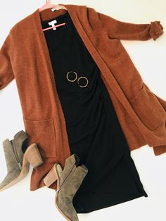 Theatre Outfits What To Wear To The, Womens Fashion For Pear Shape, Rust Cardigan Outfit Fall, Warm Fall Day Outfit Casual, Orange Cardigan Outfit, Teacher Outfit Ideas, Orange Cardigan, Casual Work Outfits, Fall Fashion Outfits