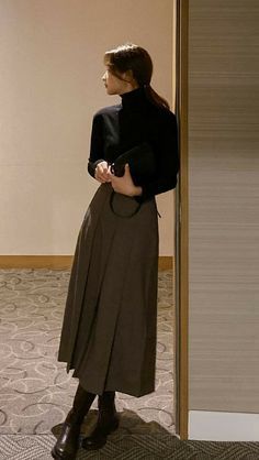 40s Mode, 00s Mode, Brown Skirt, Outfit Trends, Maxi Skirts