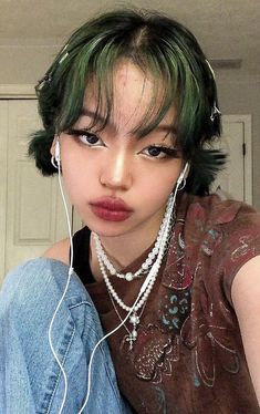 People With Dyed Hair, Alt Hair Inspo Color, Abi Bondoc, Dyed Bob Hair, Green And Brown Hair Aesthetic, Green Hair Aesthetic, Green Hair Ideas, Girl With Green Hair, Green Hair Aesthetic Grunge